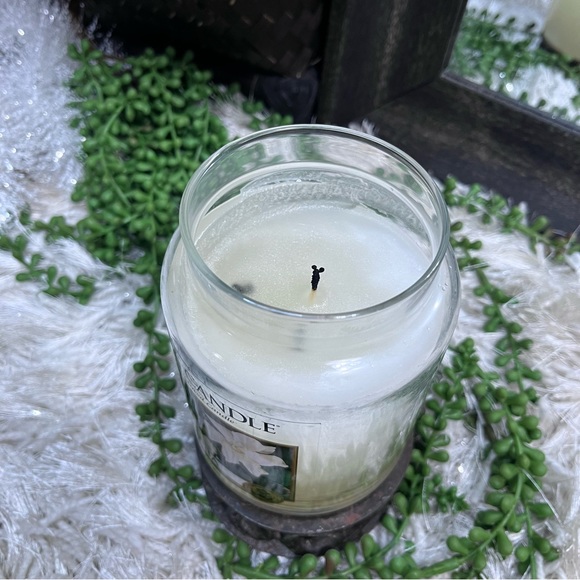 *RARE* Black Label Yankee Candle Gardenia 22 oz - Picture 9 of 10